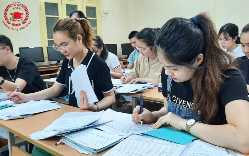 Điều kiện tuyển sinh Trung cấp Kế toán vừa học vừa làm