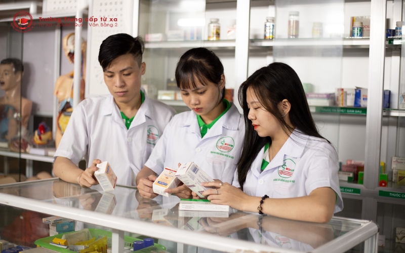 Học Cao đẳng Dược mấy năm