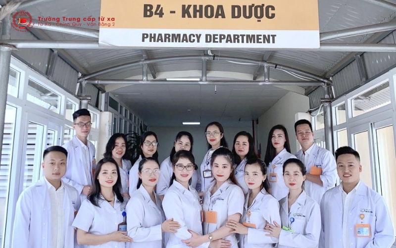 Sau khi học xong Cao đẳng Dược có dễ xin việc không
