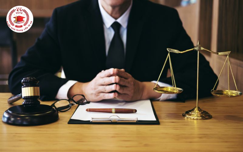 Trung cấp Pháp luật là gì?
