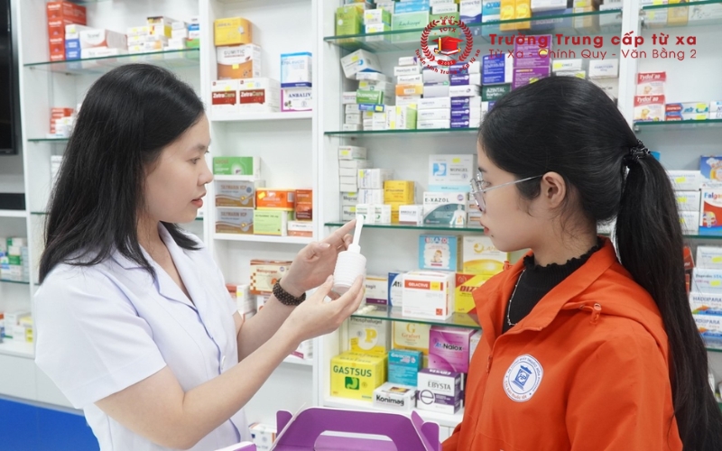 Cánh cửa rộng mở cho những ai muốn vững tay nghề ngành Dược