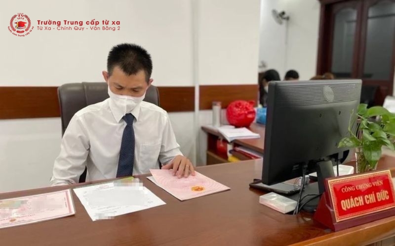 Học xong Trung cấp Pháp luật làm công việc gì