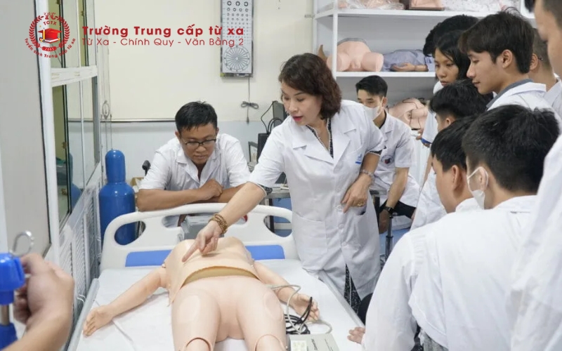 Trung cấp Điều dưỡng cấp tốc là gì