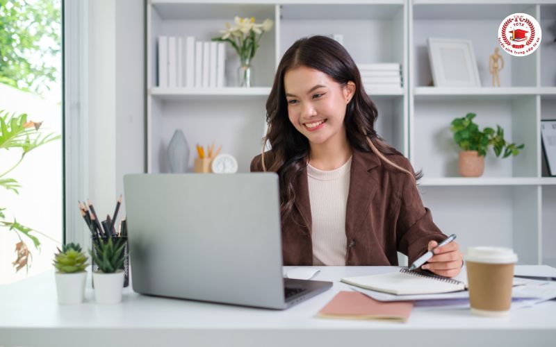 Bằng Trung cấp Văn thư hành chính học từ xa có phải bằng chính quy không?