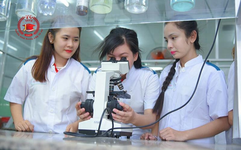 Chương trình học Trung cấp Dược cấp tốc có chất lượng không?