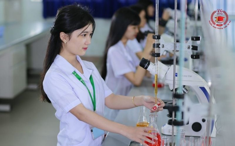Trung cấp Dược Chính quy