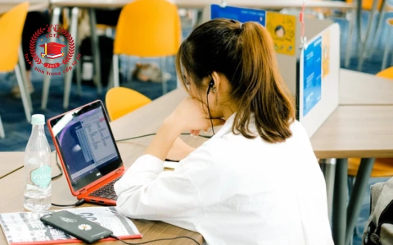 Văn bằng 2 Trung cấp Tiếng Anh online có giá trị gì?