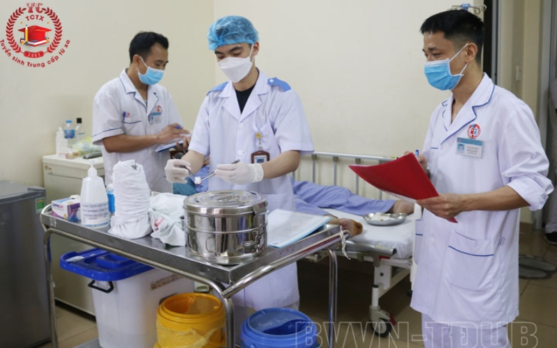 Sau khi hoàn thành chương trình học Trung cấp Y sĩ đa khoa Online thì sẽ làm gì? 