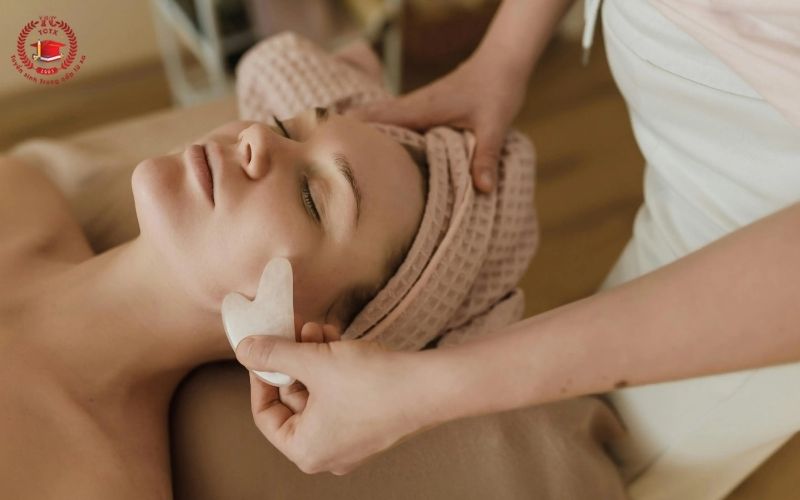 Hình thức xét tuyển học Trung cấp Chăm sóc sắc đẹp vừa học vừa làm