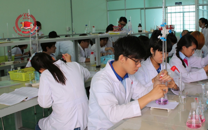 Học Trung cấp Dược từ xa tại Trung cấp Từ xa