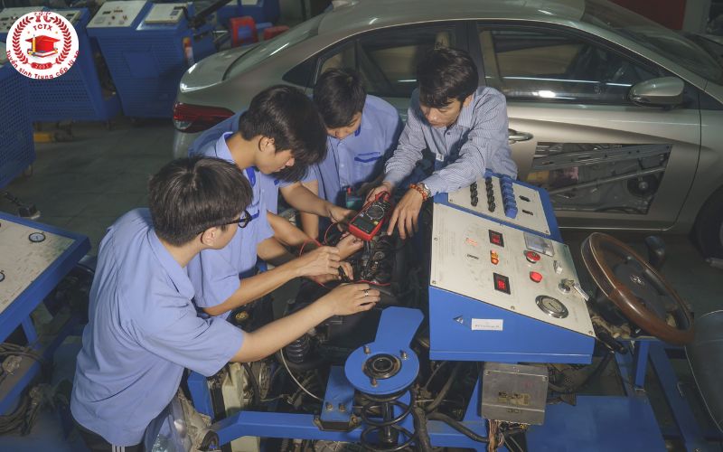 Cơ hội việc làm khi học Trung cấp Công nghệ ô tô tại Bình Phước