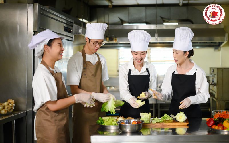 Cơ hội việc làm sau khi học xong Trung cấp Kỹ thuật chế biến món ăn Từ xa