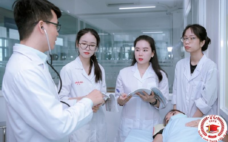 Học Trung cấp Y sĩ đa khoa cấp tốc có bằng chính quy không?