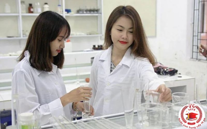 Tại sao nên chọn học Trung cấp Y sĩ đa khoa cấp tốc