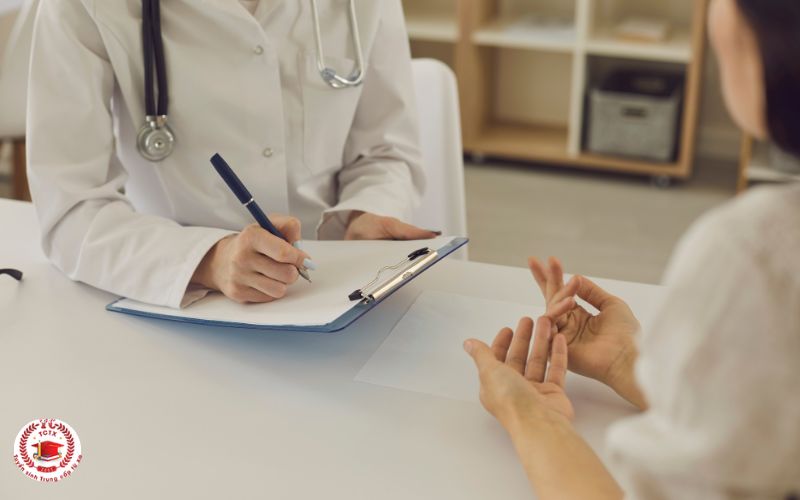 Học phí Trung cấp Y sĩ có cao không?