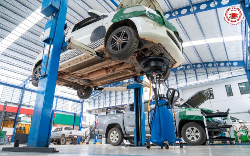 Trung cấp Công nghệ ô tô là gì? Học xong ra làm gì?