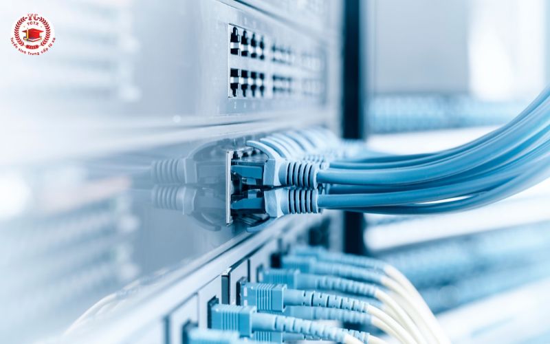 Trung cấp Công nghệ thông tin online là gì?
