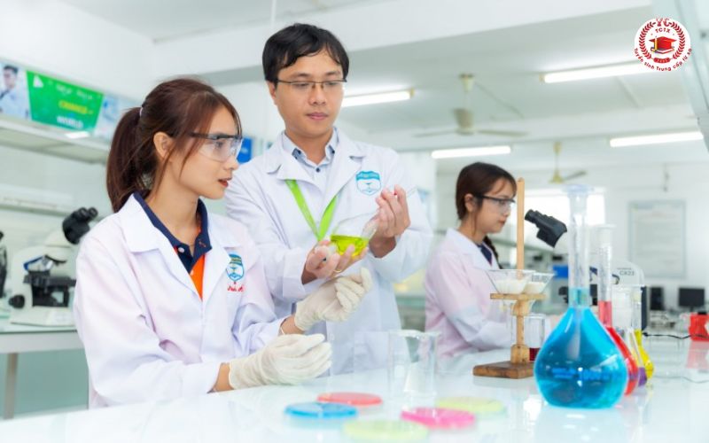 Đối tượng phù hợp với Trung cấp Dược vừa học vừa làm