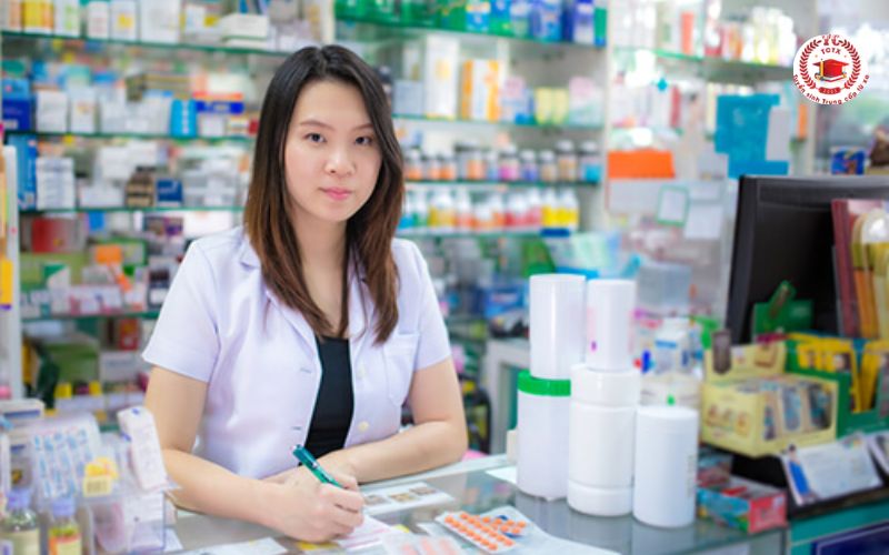 Học Dược sĩ bán thuốc bao lâu thì đi làm được?