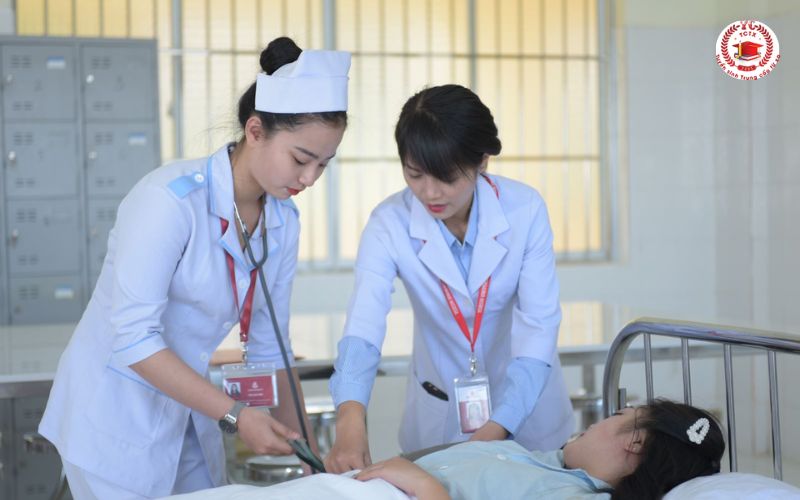 Lý do nên học Trung cấp ngành Điều dưỡng tại Trường Trung Cấp Từ Xa