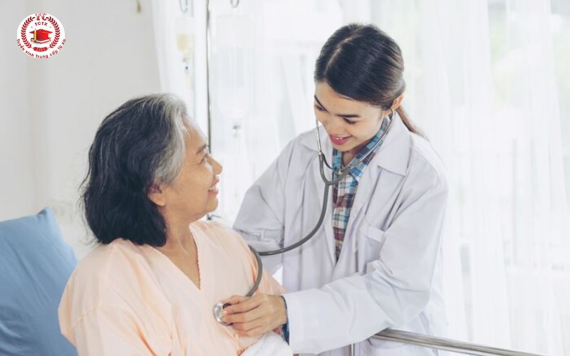 Học xong Trung cấp ngành Điều dưỡng online ra làm gì?