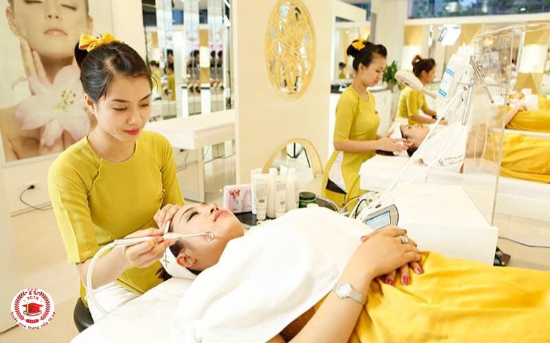Lợi ích khi đăng ký học Trung cấp ngành Chăm sóc sắc đẹp Từ xa