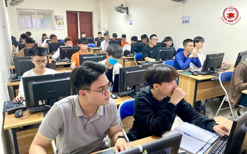 Lợi ích khi học Trung cấp ngành Công nghệ thông tin tại miền Trung