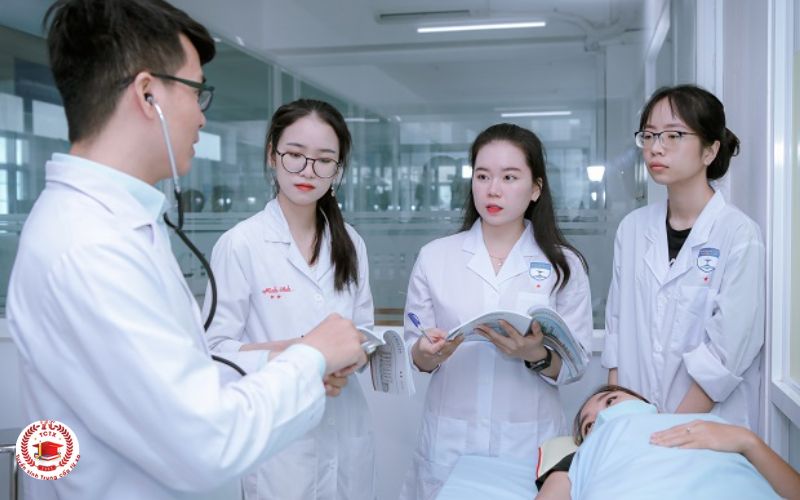 Thời gian học Trung cấp ngành Điều dưỡng online là bao lâu?