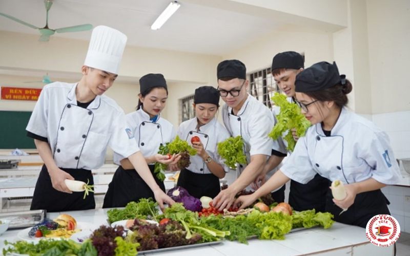 Trung cấp ngành Kỹ thuật chế biến món ăn Từ xa được học những gì?