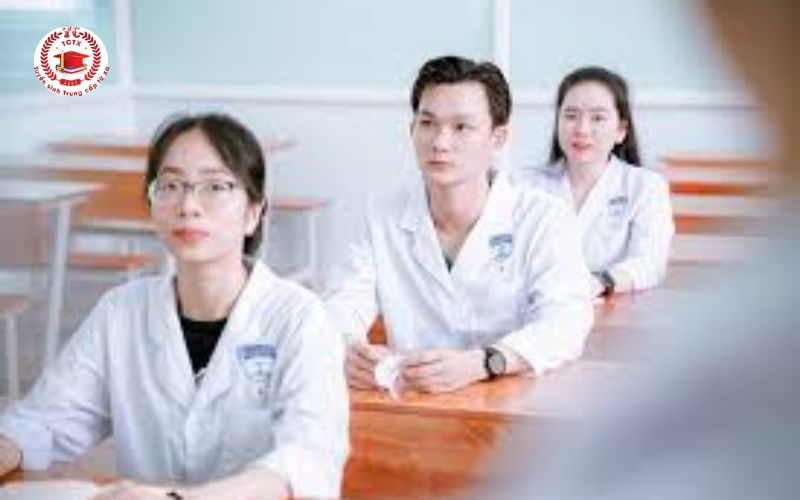 Ai phù hợp học Trung cấp ngành Y sĩ đa khoa Cấp tốc?