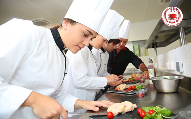 Trung cấp Kỹ thuật chế biến món ăn online là gì?