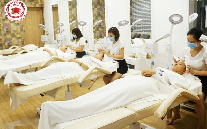 Vì sao người đi làm thường chọn học Trung cấp Chăm sóc sắc đẹp online?