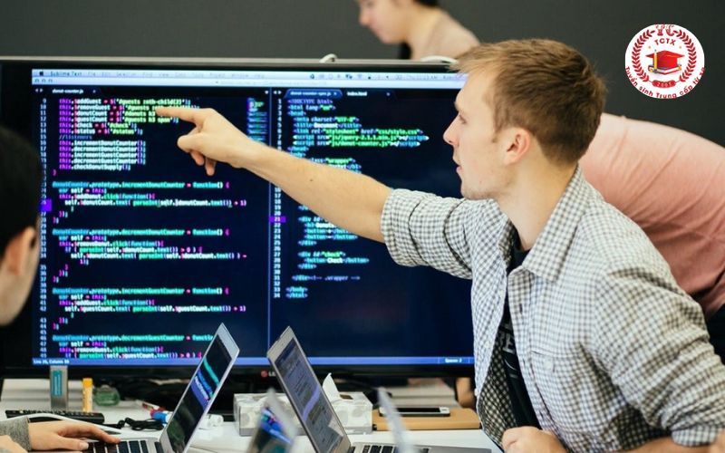 Học online ngành Công nghệ thông tin hệ Trung cấp là học gì?