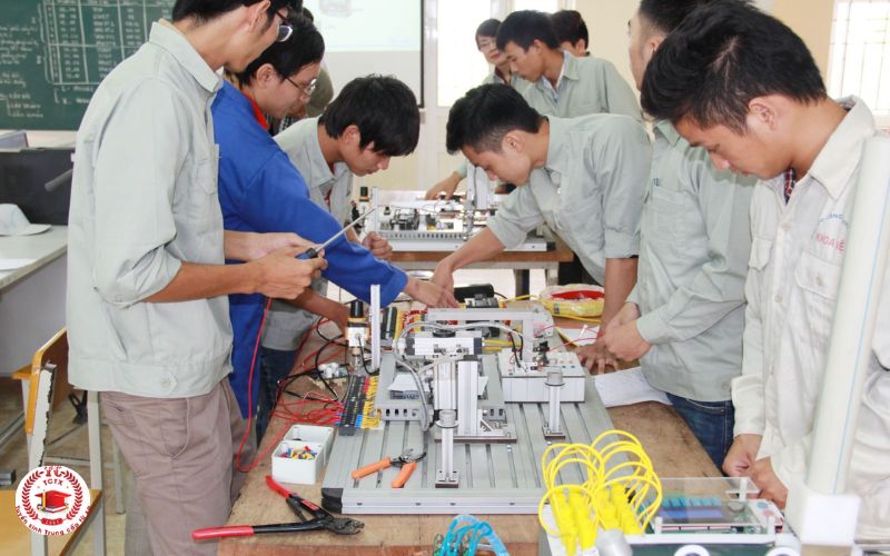 Thời gian học Trung cấp Điện công nghiệp bao lâu?