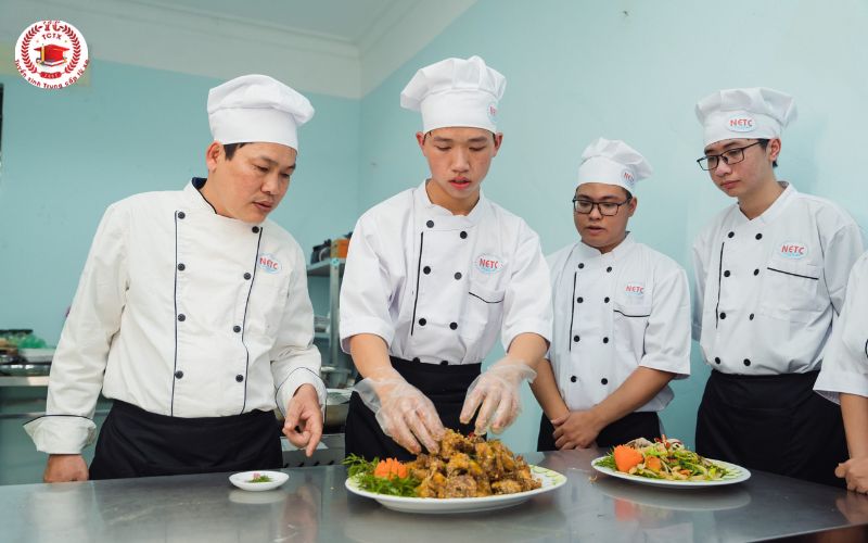 Trường đào tạo Trung cấp Kỹ thuật chế biến món ăn có gì đặc biệt?