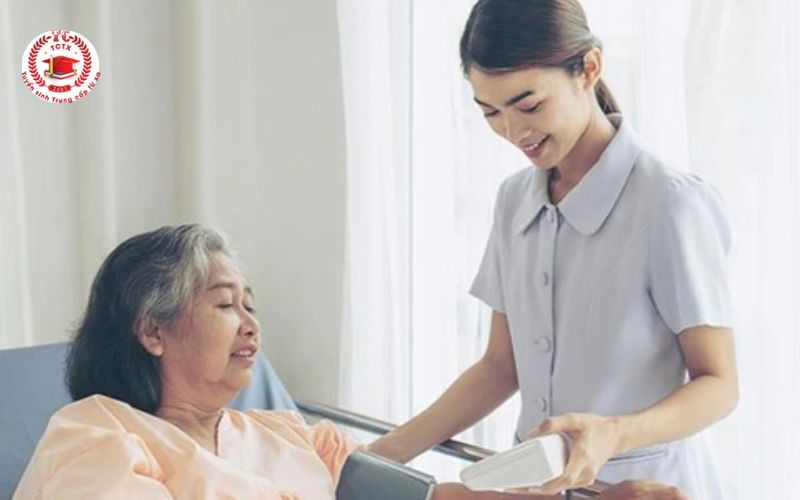 Sau khi tốt nghiệp Liên thông Trung cấp lên Cao đẳng Điều dưỡng