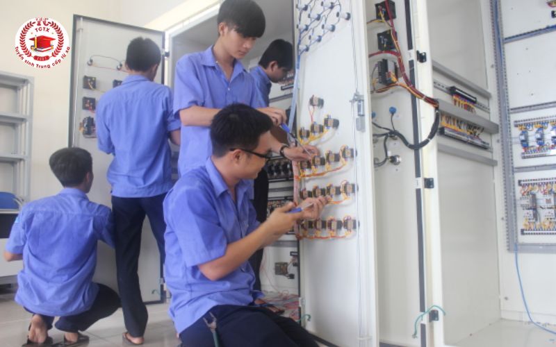 Thời gian học bằng Trung cấp ngành Điện công nghiệp online bao lâu?