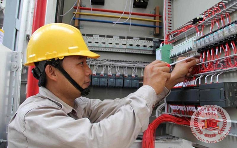Học bằng Trung cấp ngành Điện công nghiệp Từ xa sẽ học những gì?