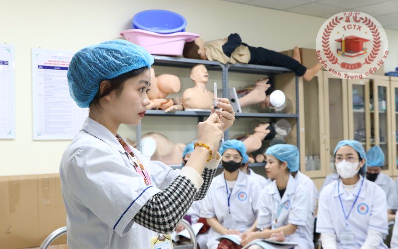 Nên đăng ký học liên thông Trung cấp ngành Y sĩ đa khoa online ở đâu?
