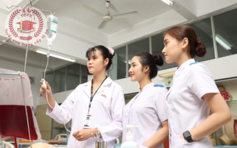Nên đăng ký xét học bạ ngành Điều dưỡng ở đâu?