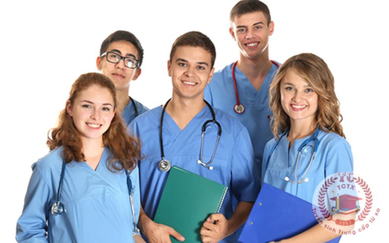 Cao đẳng Điều dưỡng xét học bạ giúp người học thuận lợi hơn như thế nào?