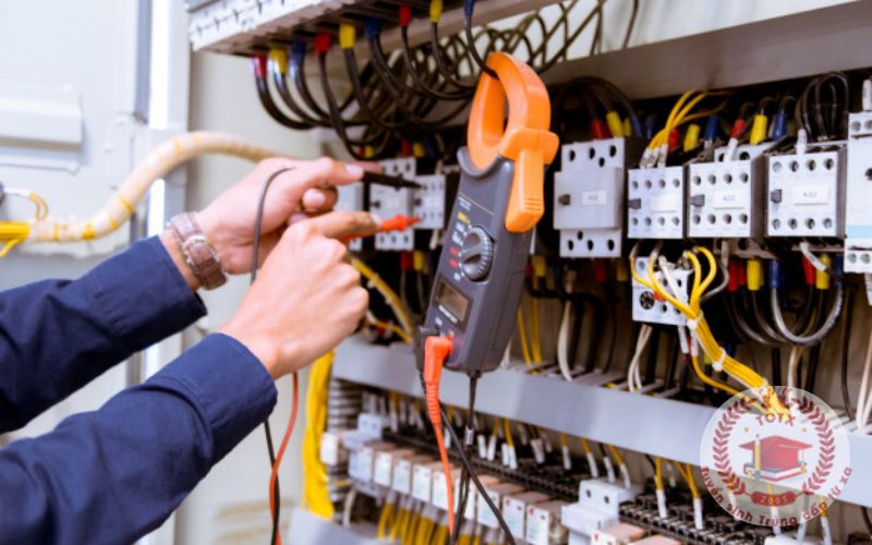 Chương trình học ngành Điện công nghiệp hệ Cao đẳng gồm những gì?