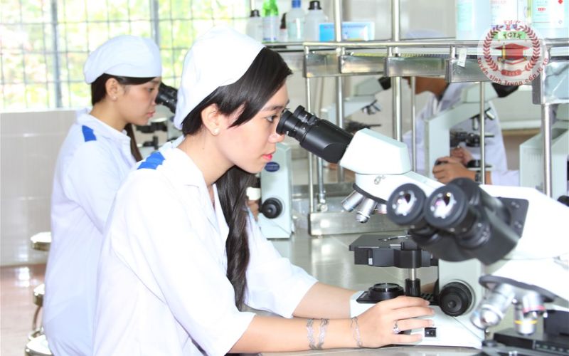 Nên đăng ký học Trung cấp Dược học ngoài giờ hành chính ở đâu?