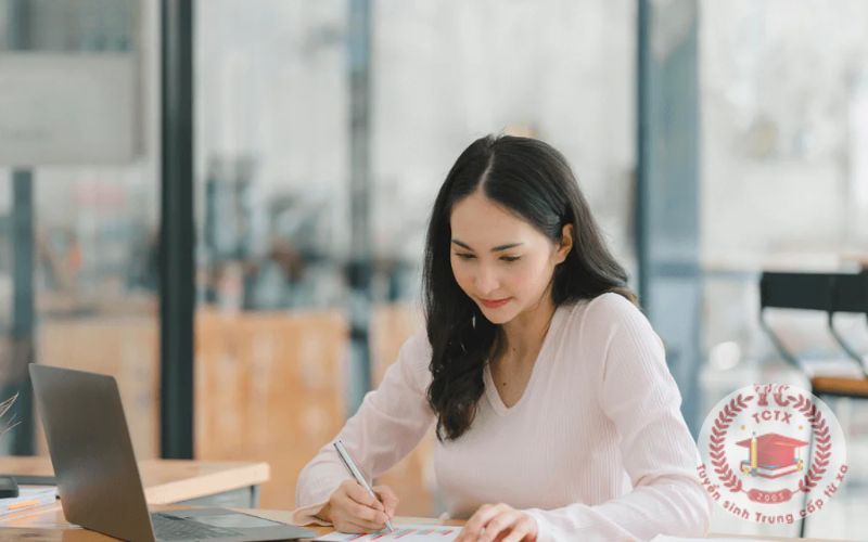 Nên đăng ký khóa học Trung cấp Tiếng Anh học cuối tuần ở đâu?