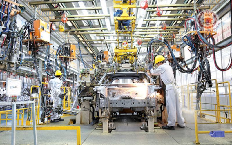 Sau khi tốt nghiệp Trung cấp Công nghệ ô tô học ngoài giờ hành chính có thể làm việc ở đâu?