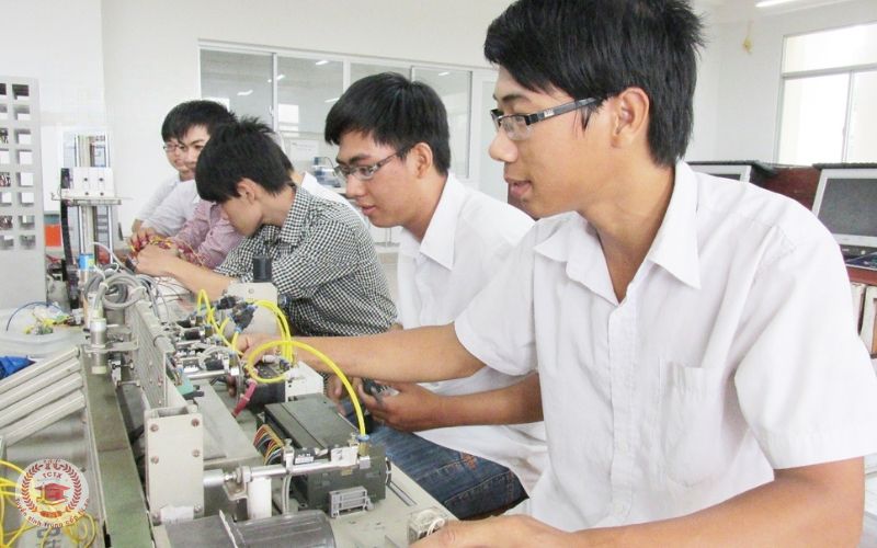 Trung cấp Điện công nghiệp học cuối tuần là giải pháp phù hợp với người bận rộn