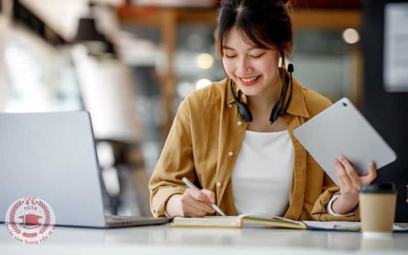 Trung cấp Tiếng Anh học cuối tuần tại Trường Trung Cấp Từ Xa có gì thuận lợi?