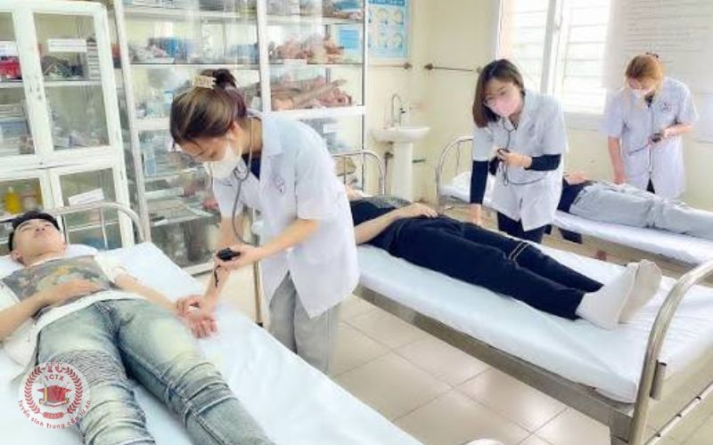 Trung cấp Y sĩ đa khoa học ngoài giờ hành chính phù hợp với những ai?
