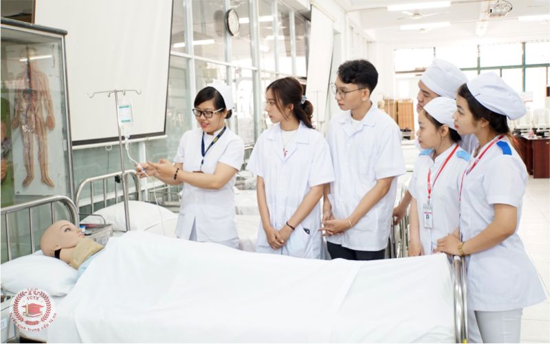 Cao đẳng Điều dưỡng học online có bằng Chính quy mang lại lợi ích gì?