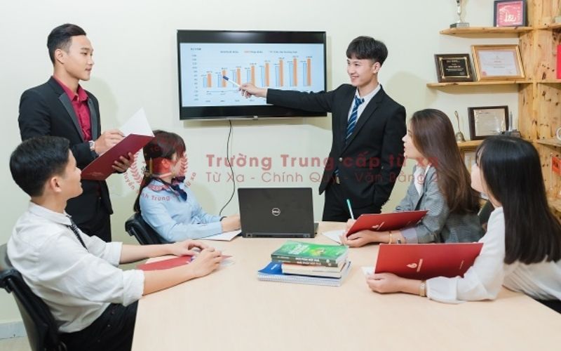 Học ngành Quản trị kinh doanh học ngoài giờ hành chính sẽ được học những gì?